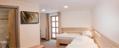 2 twin beds