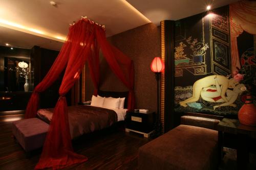 Chateau Boutique Motel Chateau Boutique Motel is a popular choice amongst travelers in Taichung, whether exploring or just passing through. Offering a variety of facilities and services, the property provides all you need f