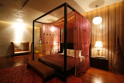 Chateau Boutique Motel Chateau Boutique Motel is a popular choice amongst travelers in Taichung, whether exploring or just passing through. Offering a variety of facilities and services, the property provides all you need f