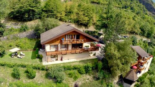 ทัศนียภาพภายนอกโรงแรม, เรซีดองซ์ รอชตาเย (Residence Rochetaillee) in บรี เลส แบงส์