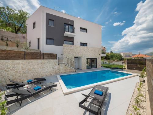 Villa Salt - 10 people, heated pool, Trogir, near beach & Split airport