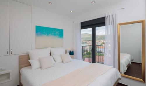 Villa Salt - 10 people, heated pool, Trogir, near beach & Split airport