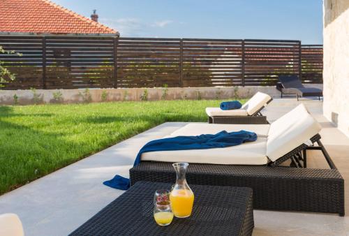 Villa Salt - 10 people, heated pool, Trogir, near beach & Split airport Trogir