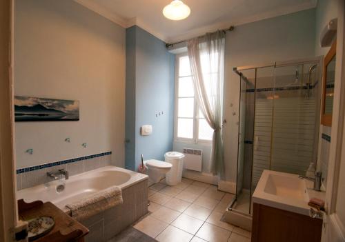 ห้องน้ำ, Appartements Ria Sirach in พราด