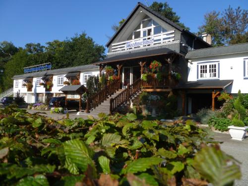 . Hotel Restaurant Les Pins logis