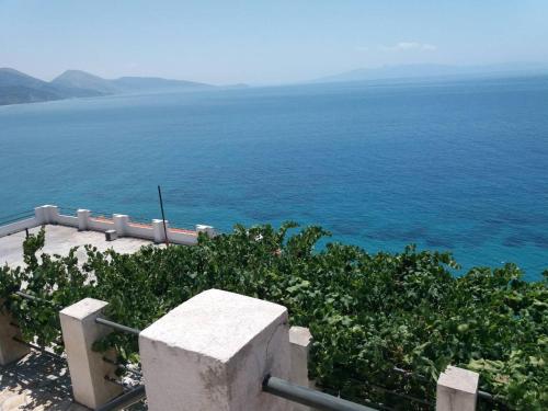 Viesnīcas āriene, Blue View in Qeparo