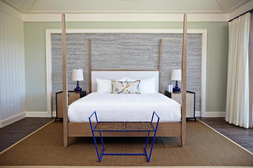 1 king bed, 2 sofa beds