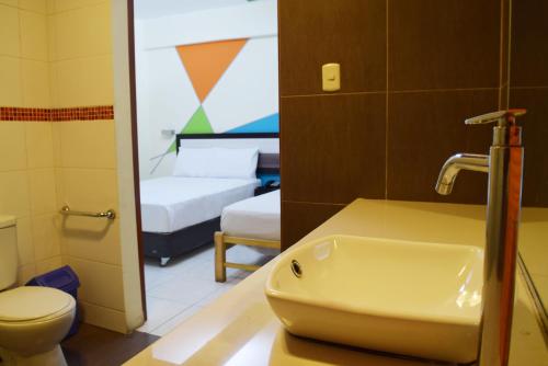 Hotel Colors Canada – Lima