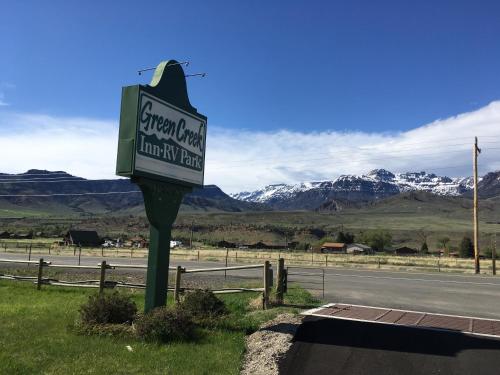 Green Creek Inn and RV Park - Accommodation - Wapiti