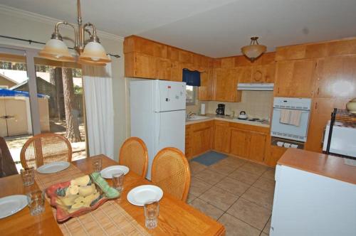 2523 Bertha Avenue Cabin - image 2