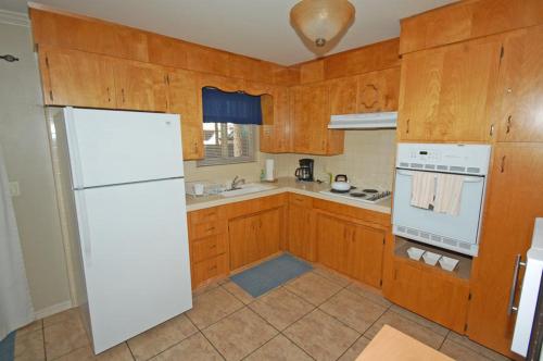 2523 Bertha Avenue Cabin - main image