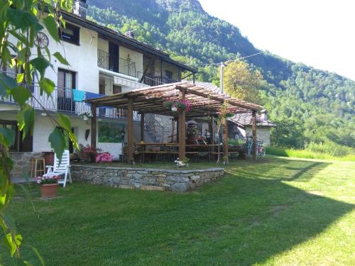 Dārzs, Ranch Dei Salassi Residence in Perloz