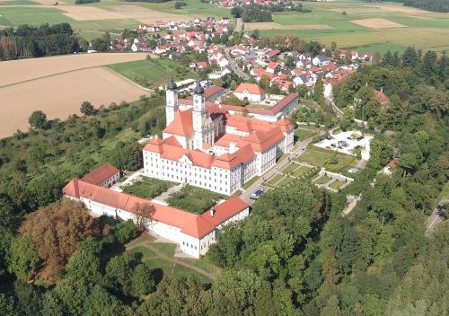 Kloster Roggenburg Kath. Pfarramt für Roggenburg, Biberach und Schießen