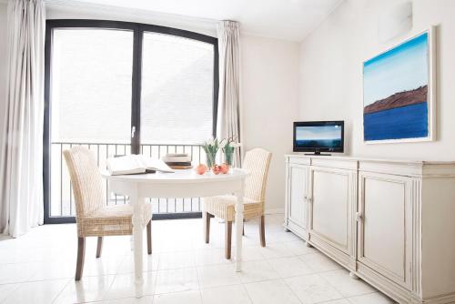 Adriano Residence - image 2