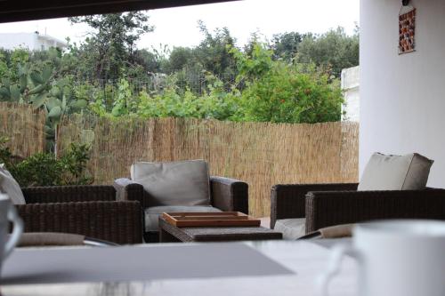  Cozy Backyard House in Plaka