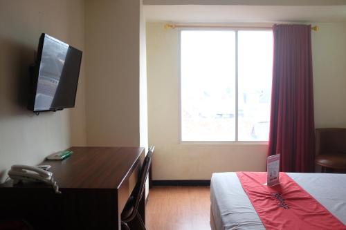 A Hotelcom Reddoorz Plus Near Senen Hotel Jakarta - 