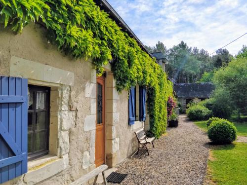 A szálláshely kívülről, Traditional Longère Farmhouse at La Fortinerie (Traditional Longere Farmhouse at La Fortinerie) in Chenehutte-Treves-Cunault
