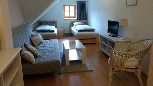 2 bedrooms, 3 beds