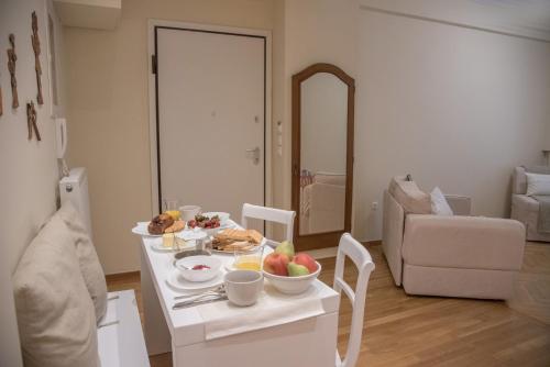 Living near Acropolis by Sylvia Staikou 2nd & 3d floor, Athens (photo 6)