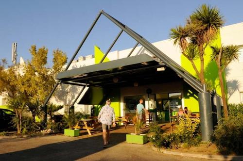 . Lemon Hotel