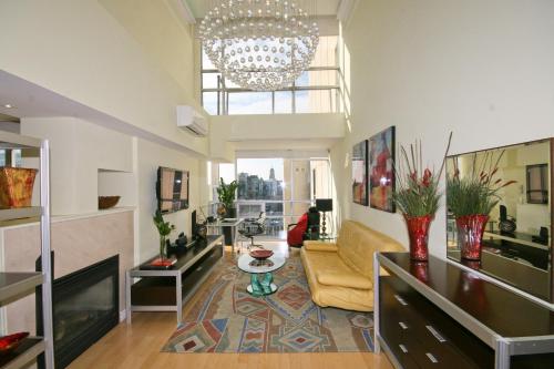 Yonge Suites Apart Hotel – Toronto