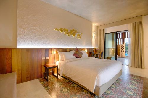 Natee The Riverfront Hotel Kanchanaburi in Kanchanaburi
