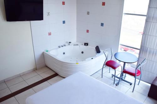 Hotel Colors Canada – Lima