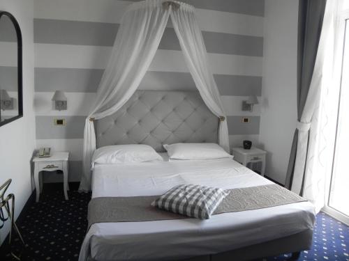 Hotel Helios - main image