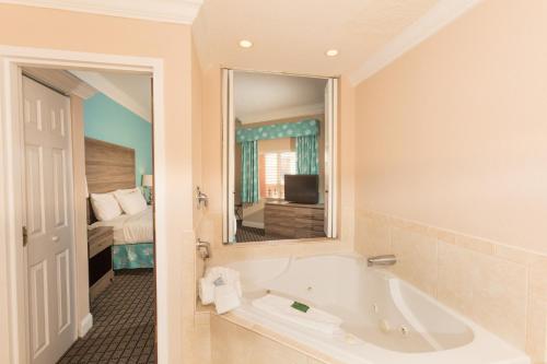 ห้องน้ำ, อเมเลีย โฮเต็ล แอท เดอะ บีช (Amelia Hotel at the Beach) in อเมเลียไอส์แลนด์