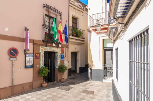 Hotel Patio de las Cruces – Seville, KY