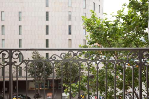Akira Flats Plaza Catalunya Centric apartments - image 2