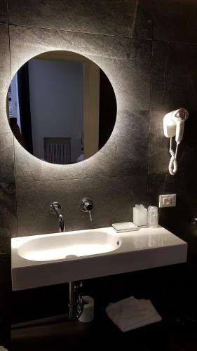 Bed Milano Linate - image 10