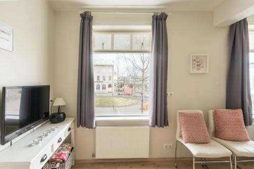 TOWN SQUARE Apartments - image 7