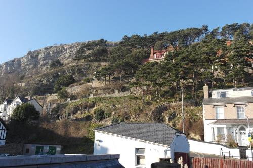 Lynton House - image 4