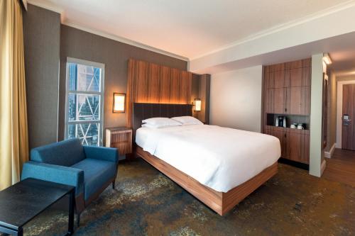 Corner King Room