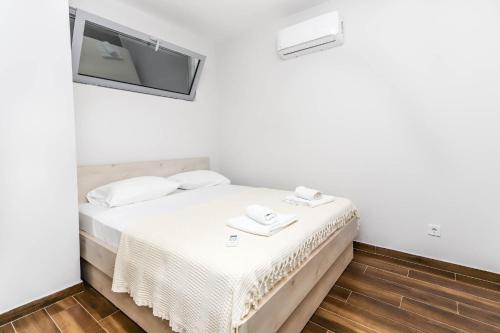 Apartments Maestral - image 11