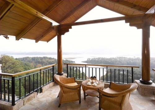 Ri Kynjai Serenity by The Lake in Umsning