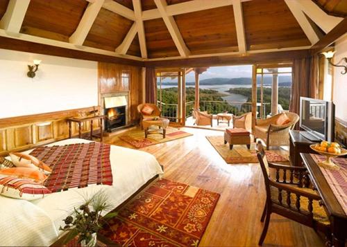 Ri Kynjai Serenity by The Lake in Umsning