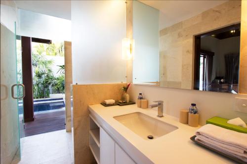 Lotus One-Bedroom Villa image 6