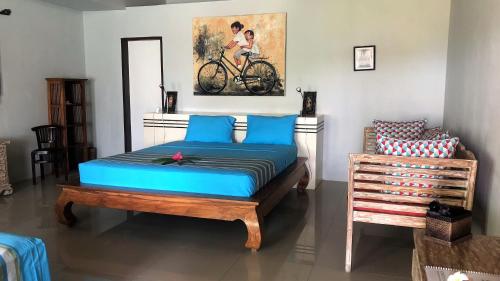 1 king bed, 4 twin beds
