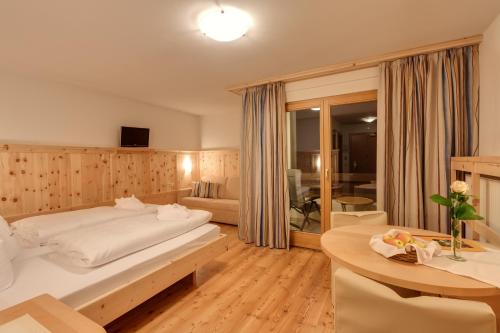 Superior Double or Twin Room with Mountain View