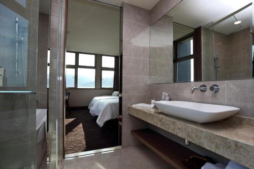 143463413 Hotel Intrendy
