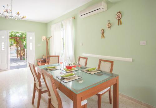 Four-Bedroom Villa image 9