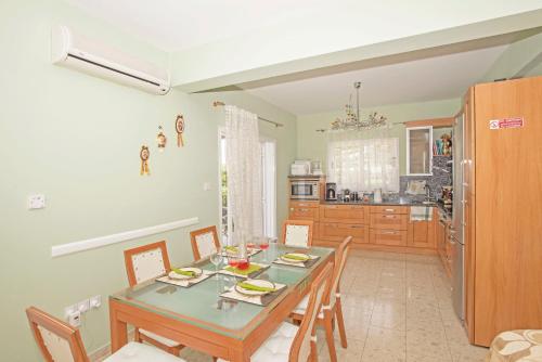 Four-Bedroom Villa image 8