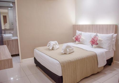 Deluxe Two-Bedroom Suite image 5