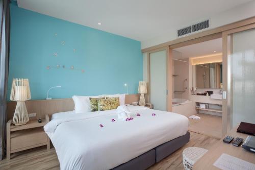 room detail thumbnail 2