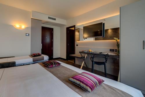 Executive Family Room with Balcony image 6
