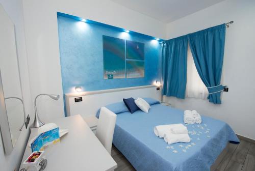 Deluxe Double Room image 10