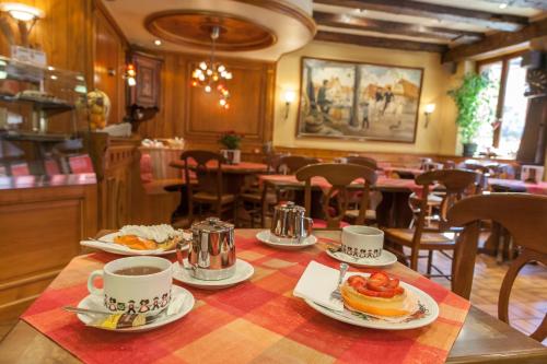 Logis Hotel De La Cloche in Obernai
