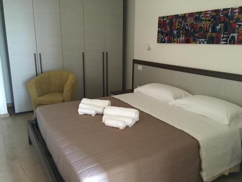 One-Bedroom Apartment image 2
